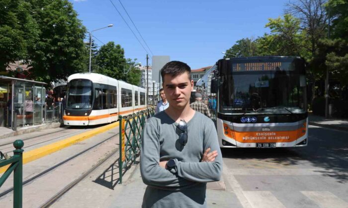 (ÖZEL) Eskişehirli gencin tek tutkusu toplu taşıma araçları