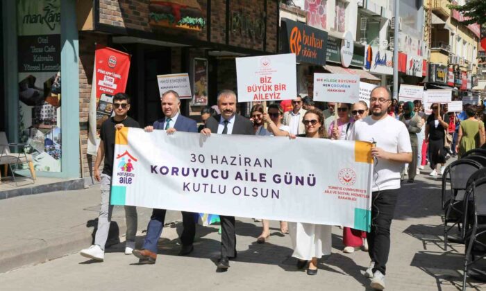 ’Koruyucu Aile Günü’ farkındalık yürüyüşü