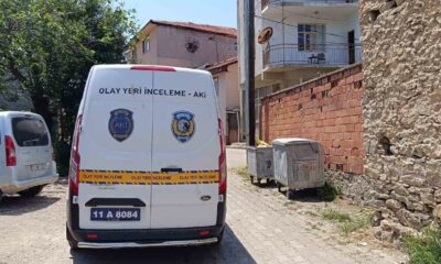 Emekli öğretmen balkondan düşerek ağır yaralandı
