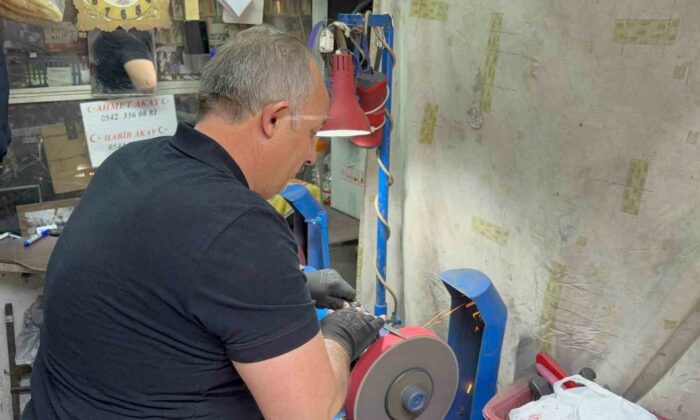 Bıçakçıların yoğun bayram mesaisi devam ediyor