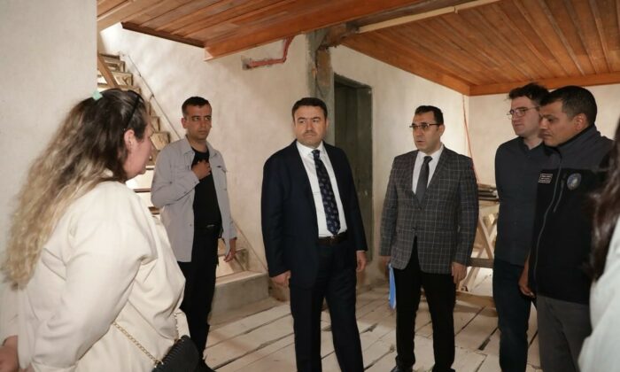 Kütahya’da Gençlik Merkezi olarak restorasyonu süren tarihi konakta inceleme