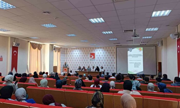 İlahiyat Fakültesinde ‘Din Eğitimcisinin Nitelikleri’ paneli düzenlendi