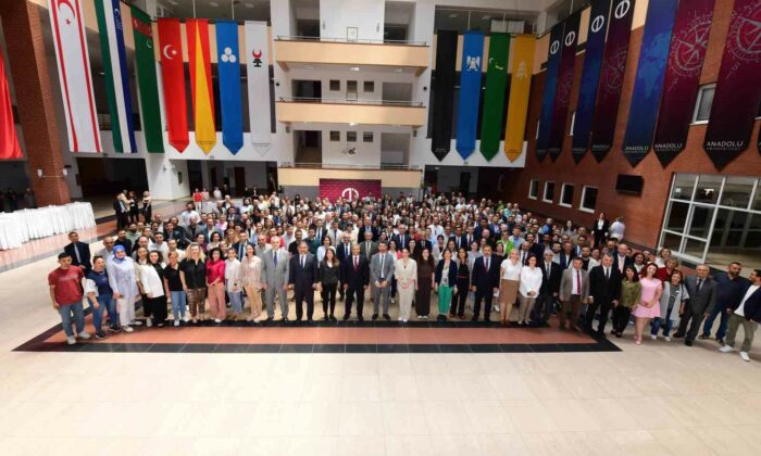 Anadolu Üniversitesi bayramlaşma töreninde bir araya geldi