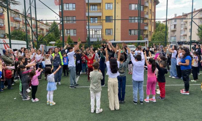 (ÖZEL) Gönüllüler el ele, çocukların bayramı şenleniyor