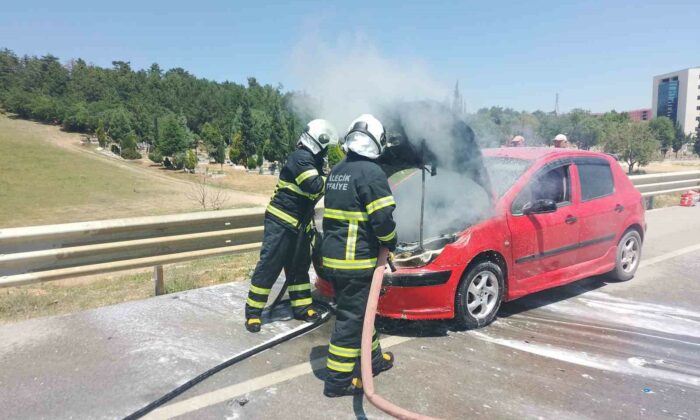 Bilecik’te otomobilin motor kısmında çıkan yangını itfaiye ekipleri söndürdü