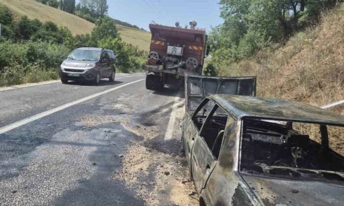 Osmaneli’de seyir halindeki otomobil yandı