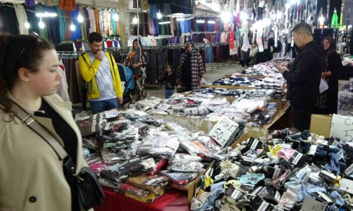 Kütahya’da Bayram Pazarı ilgi görüyor