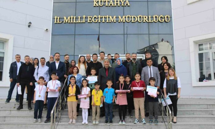 Kütahya’da akıl ve zeka oyunları turnuvası ödül töreni