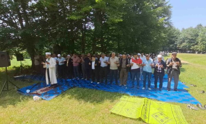 Bilecik’te asırlık gelenek sürdü: Yağmur ve şükür duasına onlarca kişi katıldı