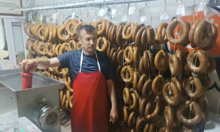 Kırka’da kurban etleri sucuk oluyor