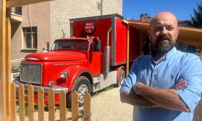 (ÖZEL) Yarım asır boyunca kilometrelerce yük taşıyan tırda şimdi leziz kahveler pişiyor