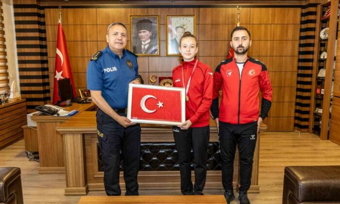 Taekwondo şampiyonu Ebrar Çakır’ı makamında ağırladı