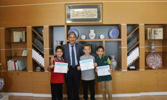 Kütahya’da yarışmalarda dereceye giren öğrencilere belge ve ödülleri verildi