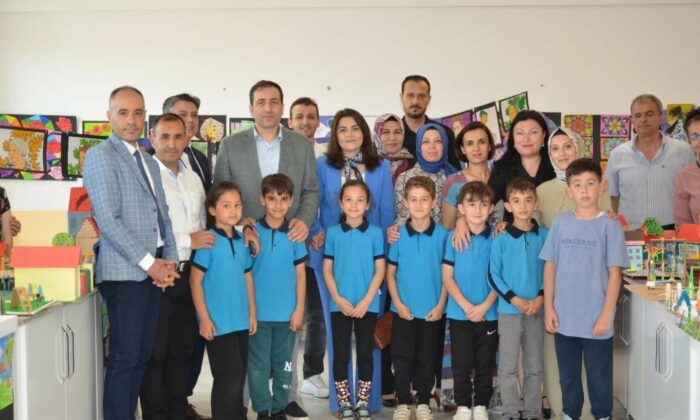 ‘Renk Cümbüşü’ sergisi ziyarete açıldı