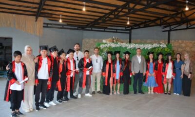 Başkan Dilsiz, mezuniyet töreninde öğrencilerin sevincine ortak oldu