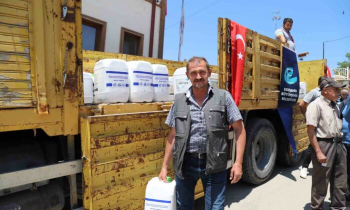 Büyükşehir’den don afetinden etkilenen kiraz yetiştiricilerine sıvı gübre desteği