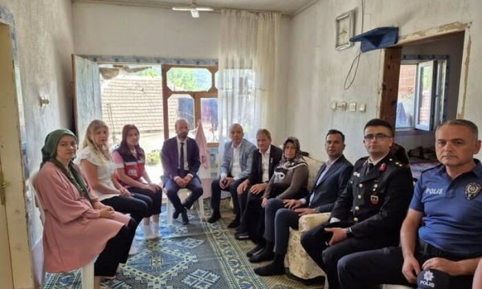 Şehit babalarına anlamlı ziyaret