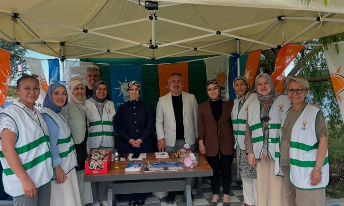 AK Parti üyelik standı Gölpark’ta vatandaşlardan yoğun ilgi gördü
