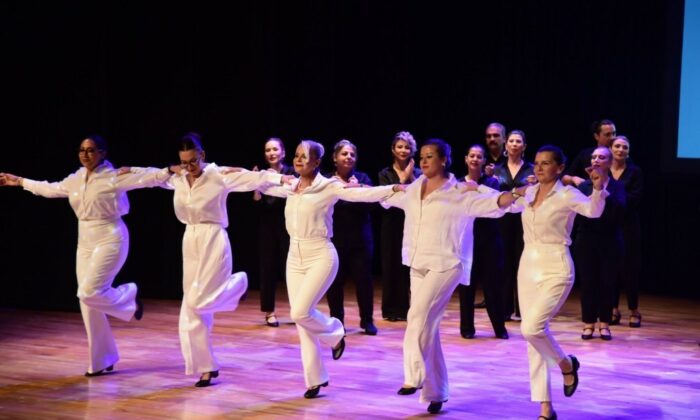 Anadolu Üniversitesi’nde Halk Dansları ve Sirtaki Gösterisi