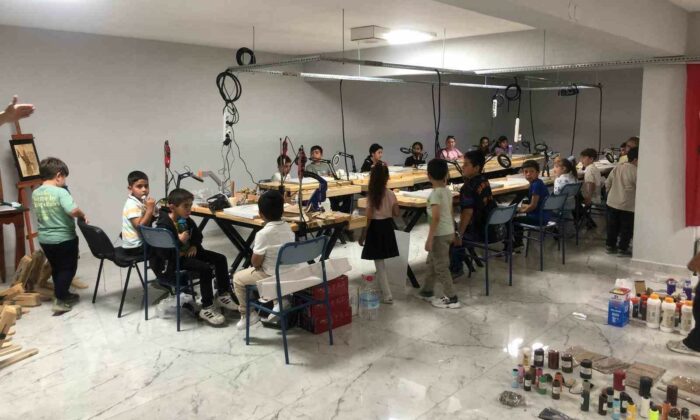 Minik ziyaretçilerden Ahmet Uluçay Müzesi’ne ilgi