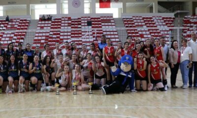 İl Emniyet Müdürlüğü tarafından düzenlenen voleybol turnuvası sona erdi