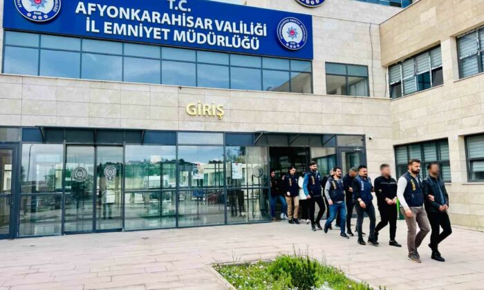 Dolandırıcılara yönelik operasyonda 13 kişi tutuklandı