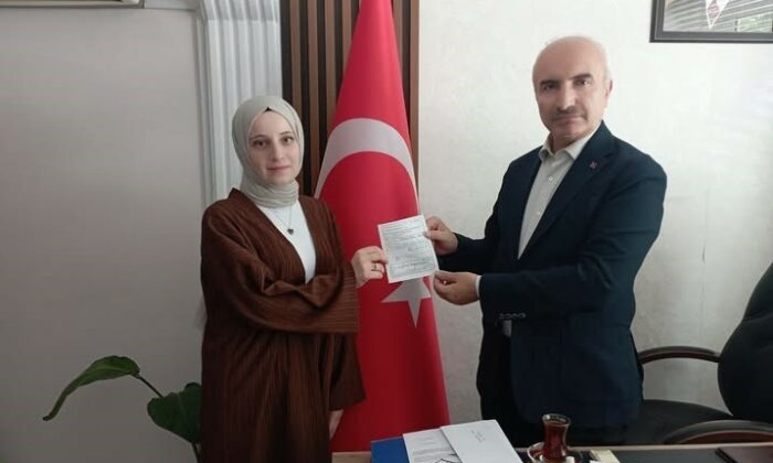 Umre ödüllü yarışmayı kazanan öğrenci ödülünü Kur’an kursu inşaatına bağışladı