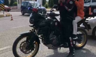 Kimliğini kaybeden ve sınav yetişememe ihtimali olan öğrencilerin imdadına polis ekipleri yetişti