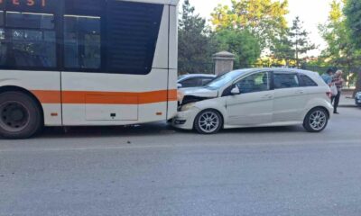 Otomobil belediye otobüsüne arkadan çarptı: 1 yaralı