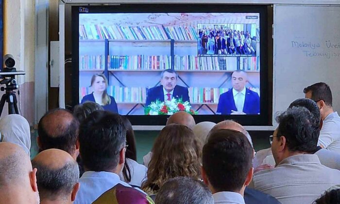 Millî Eğitim Bakanı Yusuf Tekin, Kütahyalı öğretmenlerle canlı yayında buluştu
