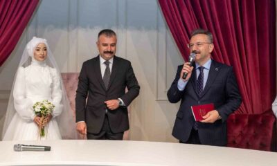 Vali Aksoy, Aile ve Sosyal Hizmetler İl Müdürü Bayrak’ın nikah şahidi oldu