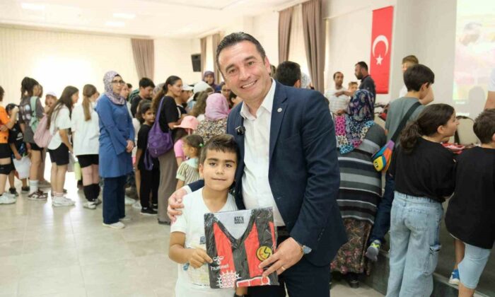 Başkan Dökmeci’den Eskişehirspor forması hediye