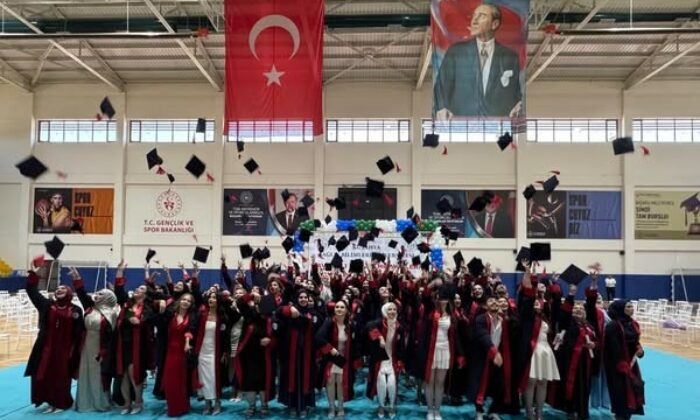 Tavşanlı’da mezuniyet sevinci