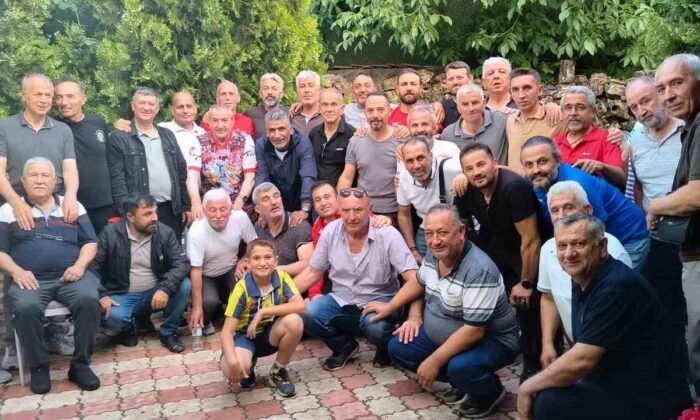 Masterler derneği üyeleri dostluk maçı sonrası gönüllerince eğlendi