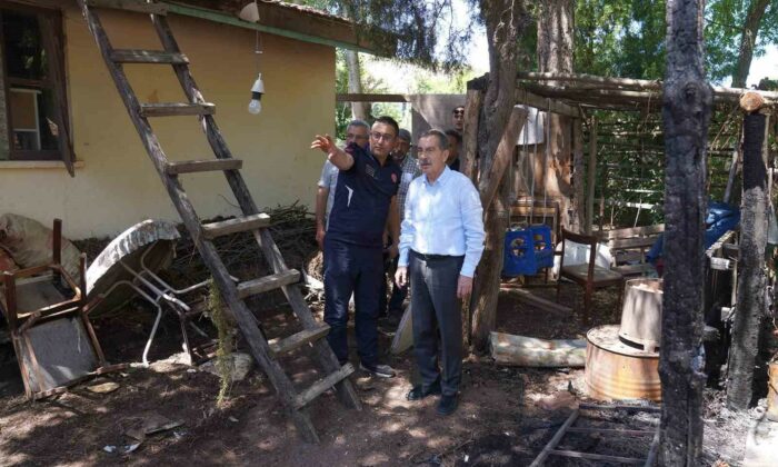 Başkan Ataç yanan evlerde incelemelerde bulundu
