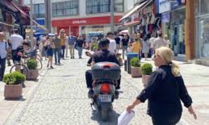 Motosikletler için kural yok gibi