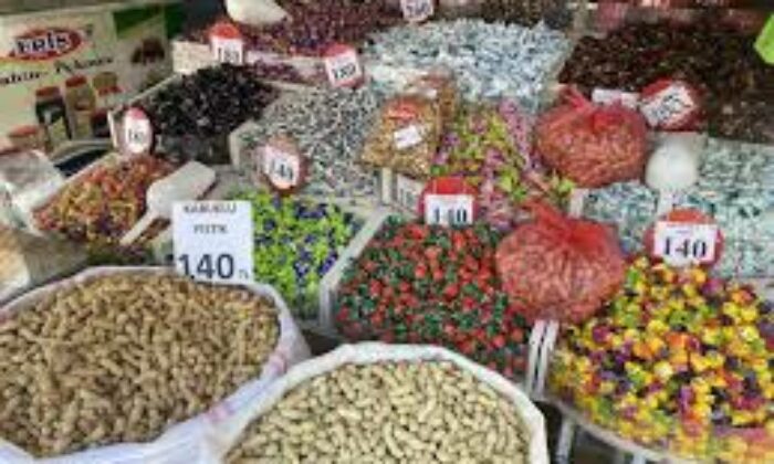 Kurban Bayramı’na bir gün kala kuruyemişçilerin işleri yoğunlaştı