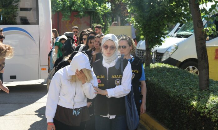 Eskişehir’de aylarca süren takibin ardından düzenlenen fuhuş operasyonunda 19 şüpheli yakalandı