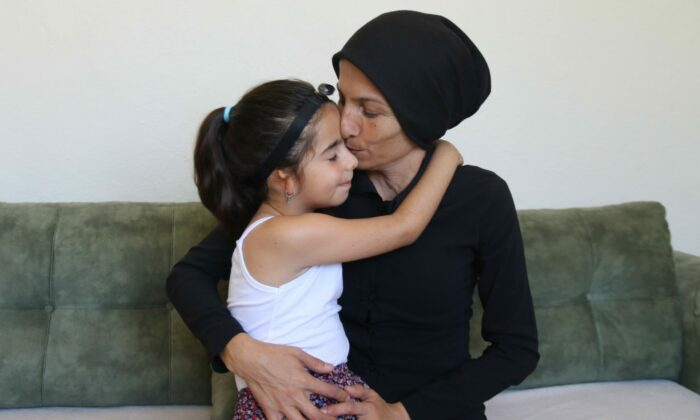 minik Zeynep’e ilk yardım elini Doç. Dr. Akdağ uzattı