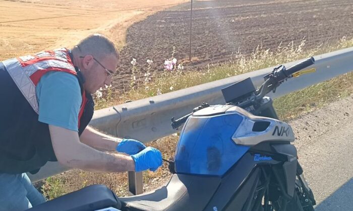 Bariyerlere çarpıp 30 metre sürüklenen motosikletin sürücüsü yaşamını yitirdi