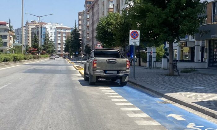 Bisiklet yolları nedeniyle park sorunu yaşayan sürücüler çaresiz kaldı