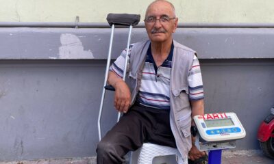 Engelli aracıyla Hamamyolu’na geliyor, tartıyla geçimini sağlıyor