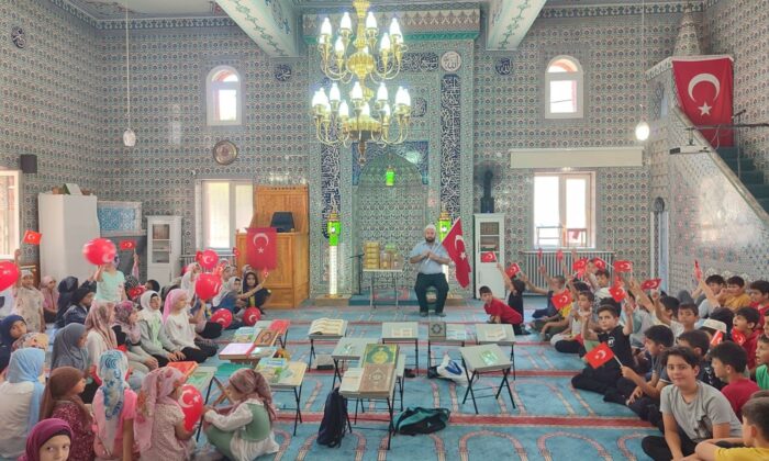 Ahmet Yavuzer Camii’nde çocuklar 15 Temmuz ruhunu yaşattı