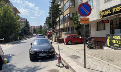 ‘Park Yasaktır’ tabelası bu sokakta işe yaramıyor