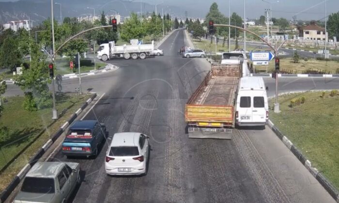 Trafik kazaları Güvenlik kamerasına yansıdı (Video Haber)