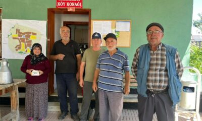 Köylüler yangın için seferber olan ekiplere yiyecek ve içecek ikram ediyor
