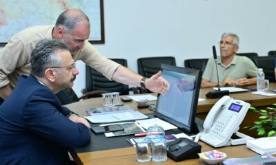 Vali Aksoy, yangınla ilgili gelişmeleri koordinasyon merkezinden takip ediyor