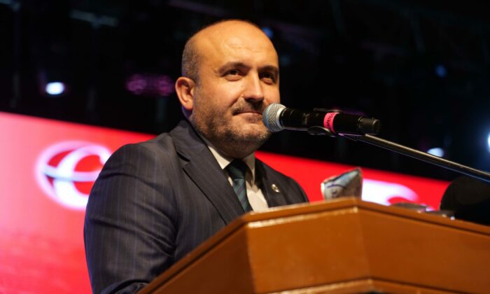 Albayrak,Provakatif Slogana tepki gösterdi