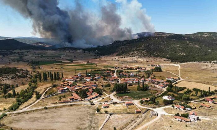 Alevlerin Sarıcaova’ya girmesine 300 metre kaldığı bildirildi