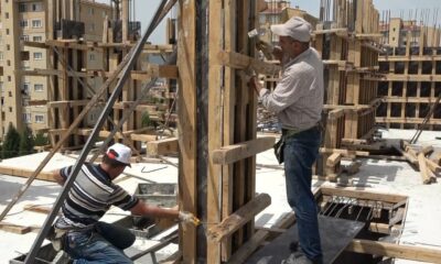 İnşaat işçilerinin sıcak havayla mücadelesi